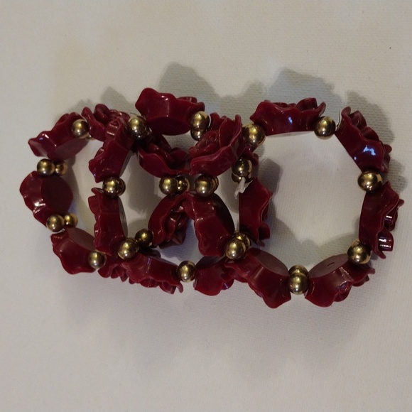 Beautiful 3D rose stretch fit beads bracelets. - Picture 4 of 5